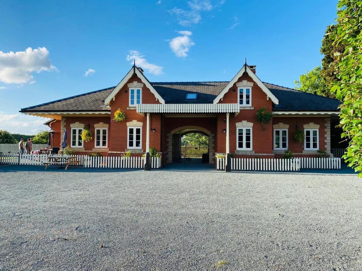The Booking Office, Stoke Edith Station เฮริฟอร์ด ภายนอก รูปภาพ